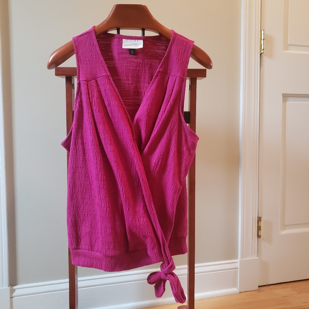 Universal Thread wrap shirt